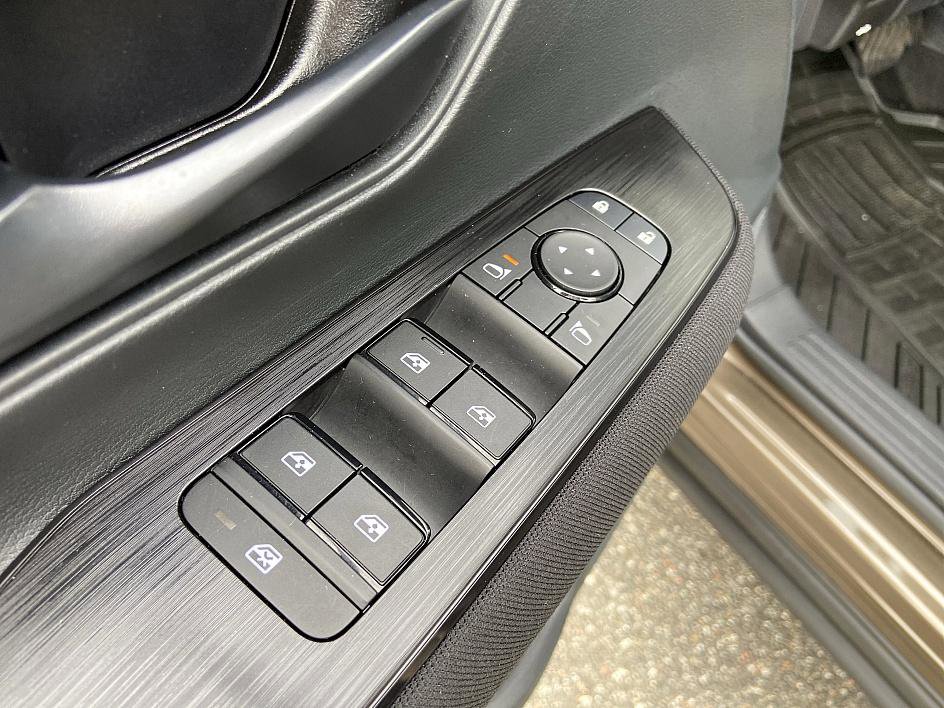 Certified 2025 Nissan Kicks S image 10