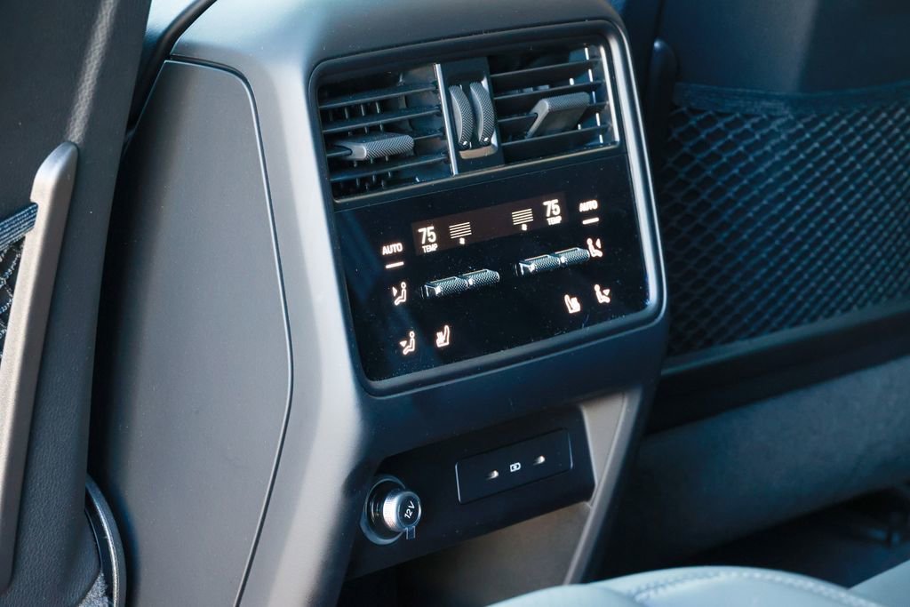 Certified 2025 Porsche Cayenne E-Hybrid Coupe image 51