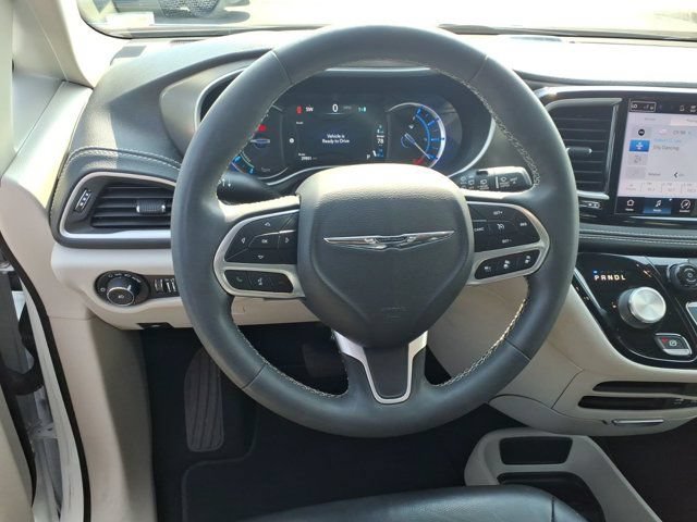 Used 2022 Chrysler Pacifica Touring-L FWD image 7