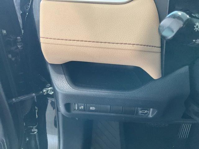 Used 2019 Toyota RAV4 XLE Premium image 9