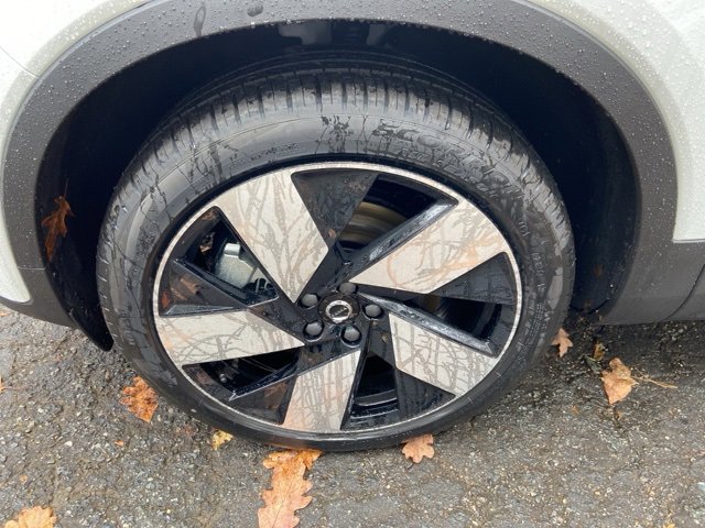 New 2026 Volvo EX40 Plus w/ Climate Package image 9