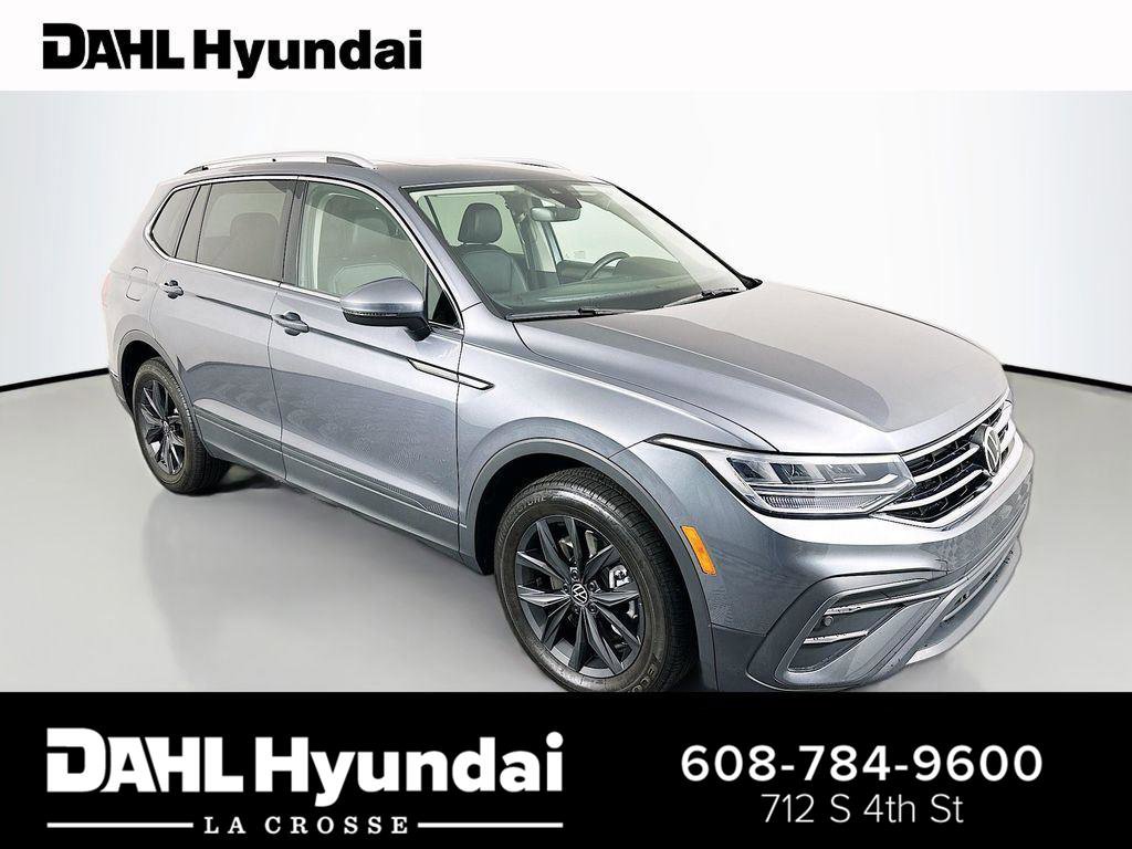 Used 2024 Volkswagen Tiguan SE w/ Panoramic Sunroof Package
