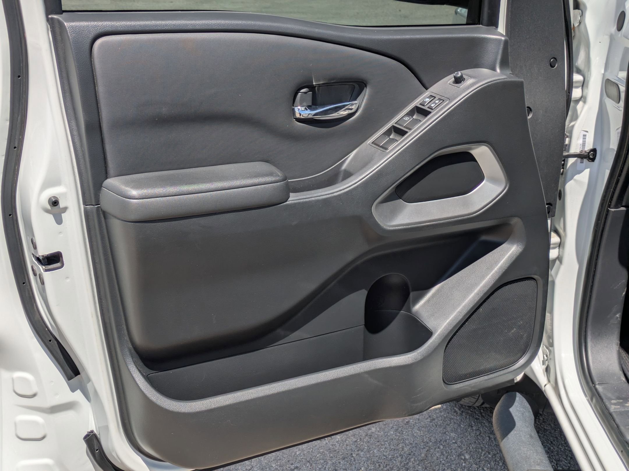 Used 2022 Nissan Frontier SV w/ Technology Package image 11