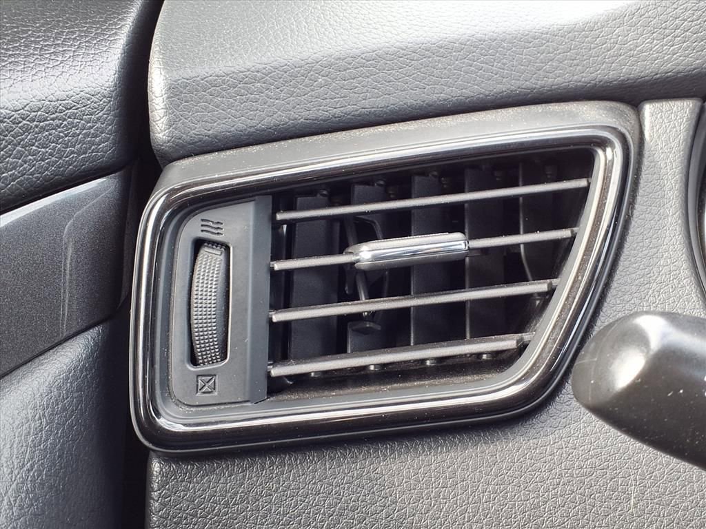 Used 2019 Nissan Rogue SV image 31