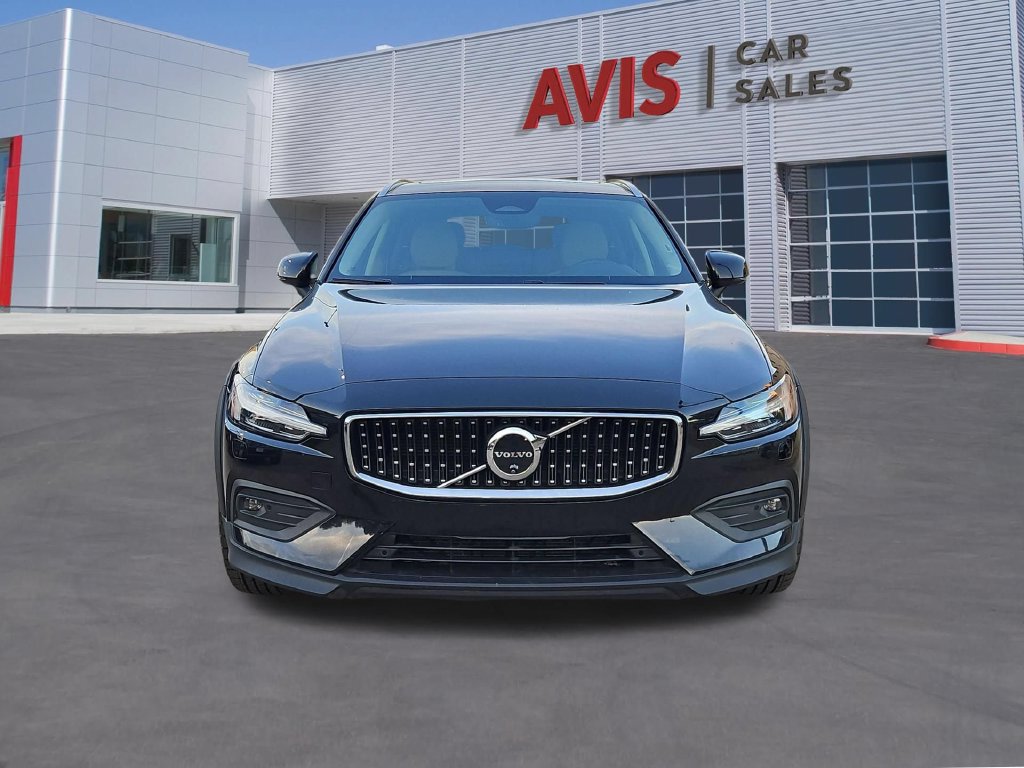 Used 2025 Volvo V60 B5 Cross Country Plus AWD/4WD image 2