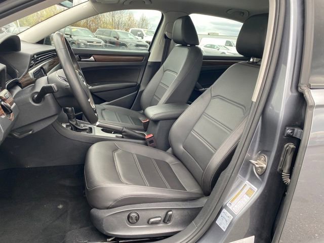 Used 2022 Volkswagen Passat 2.0T image 14