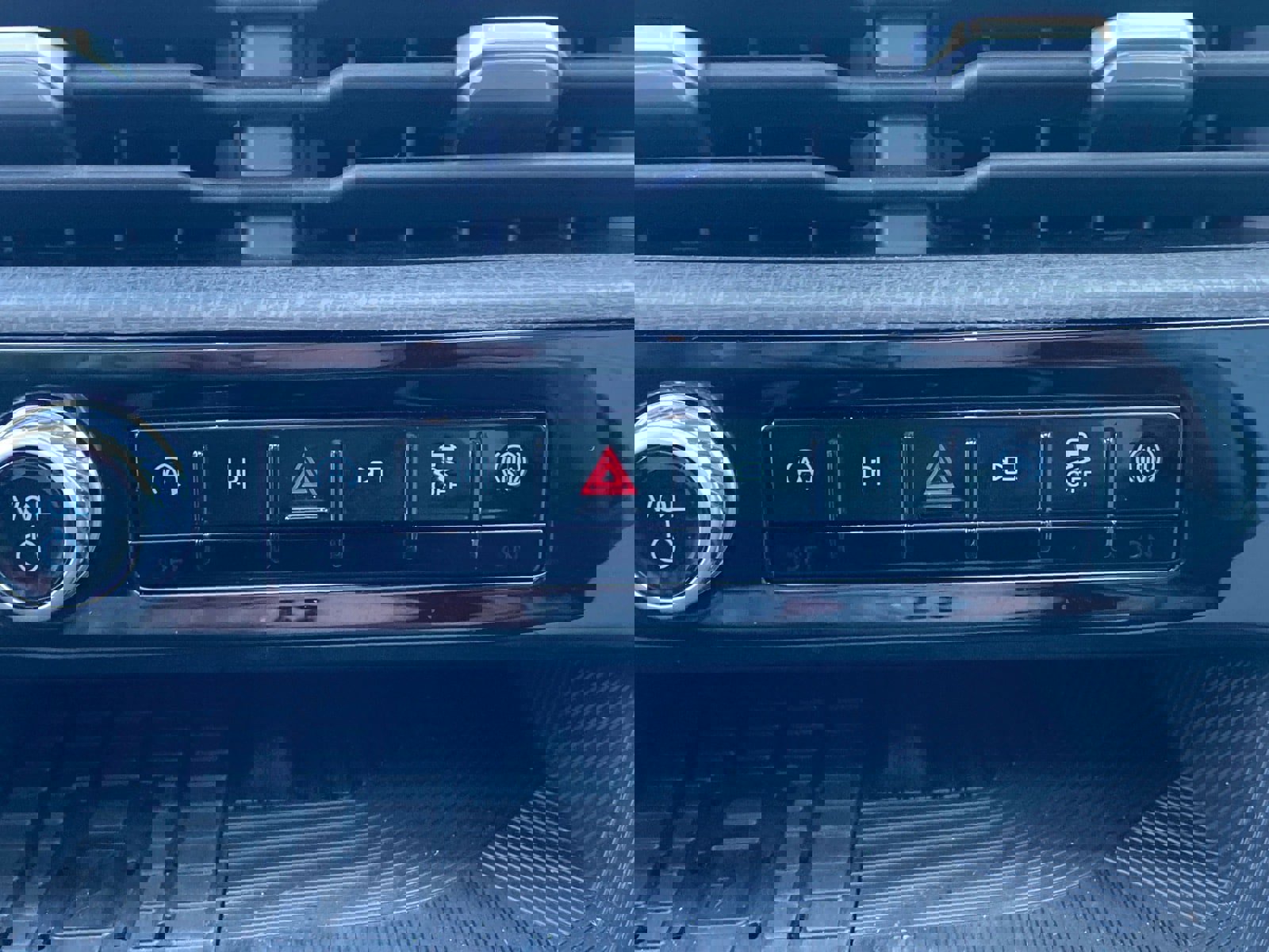 Used 2025 Ford Explorer Platinum w/ LUX Leather Package image 14