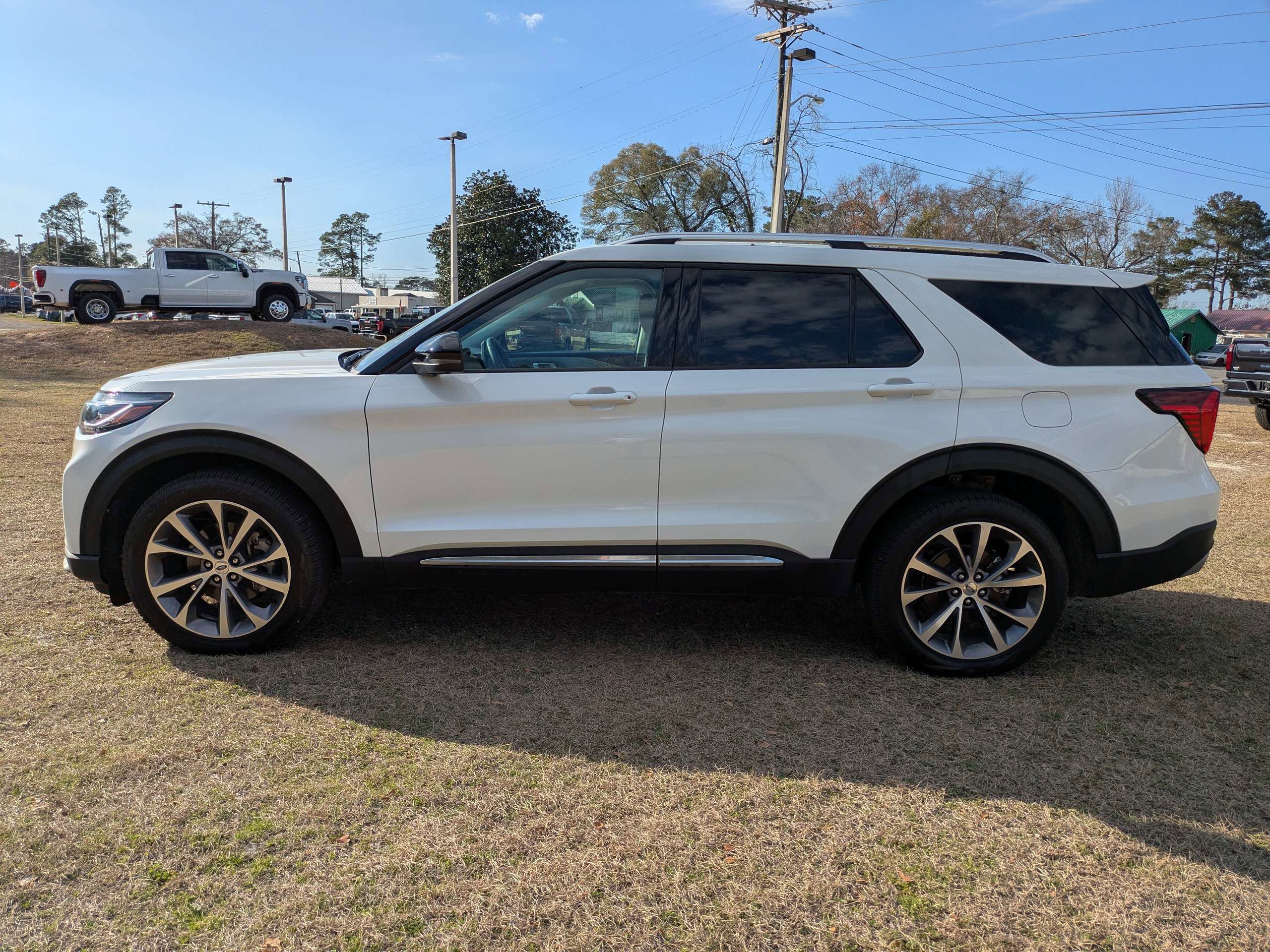 Certified 2025 Ford Explorer Platinum w/ Ultimate Package AWD/4WD image 7