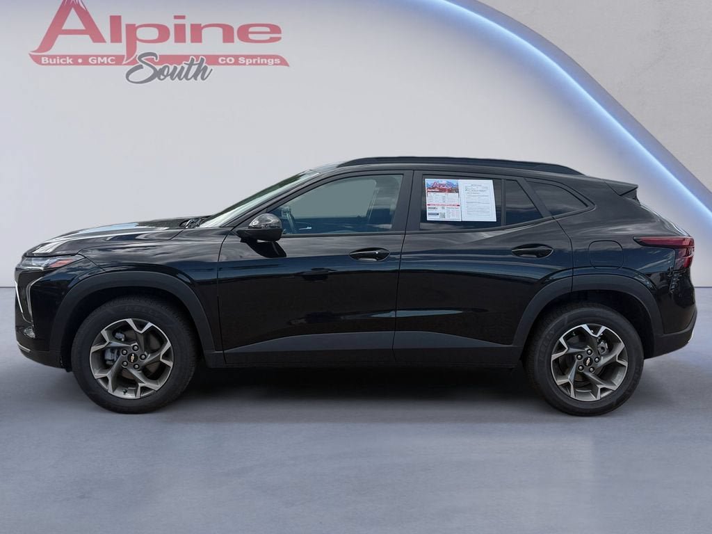 Certified 2025 Chevrolet Trax LT w/ LT Convenience Package FWD image 2