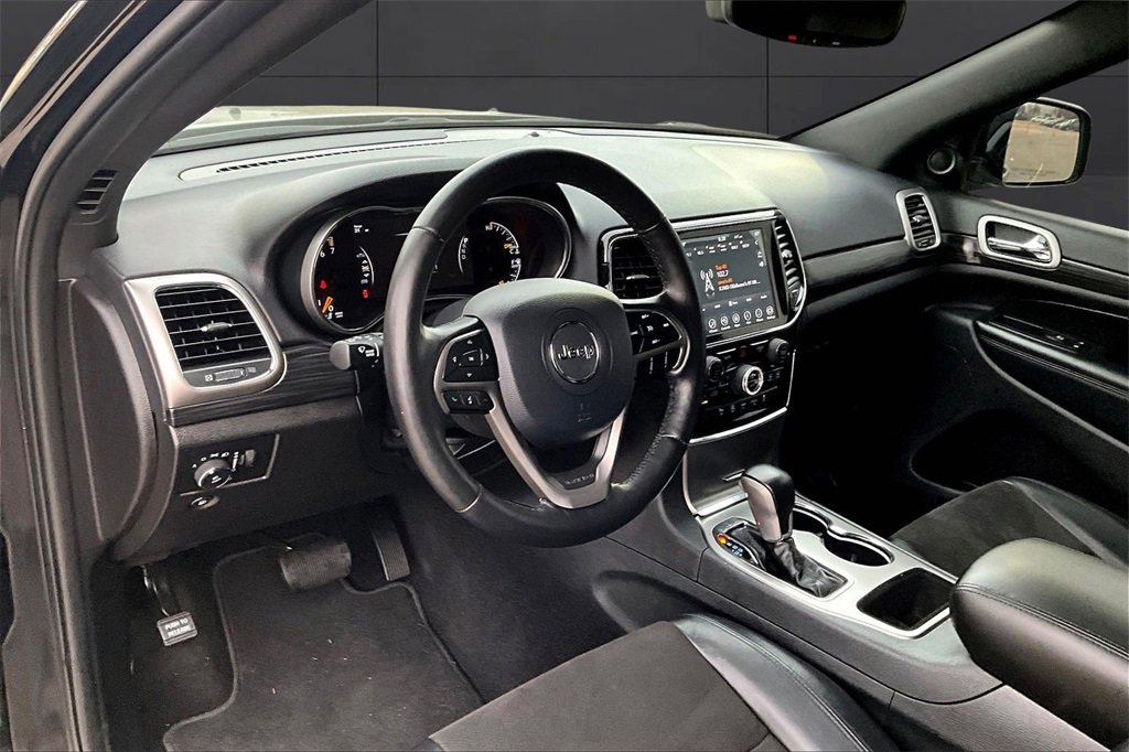 Used 2020 Jeep Grand Cherokee Altitude image 12
