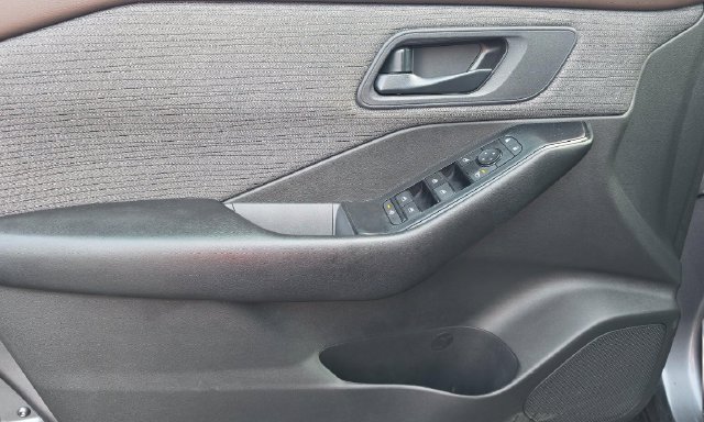 Used 2023 Nissan Rogue S FWD image 14