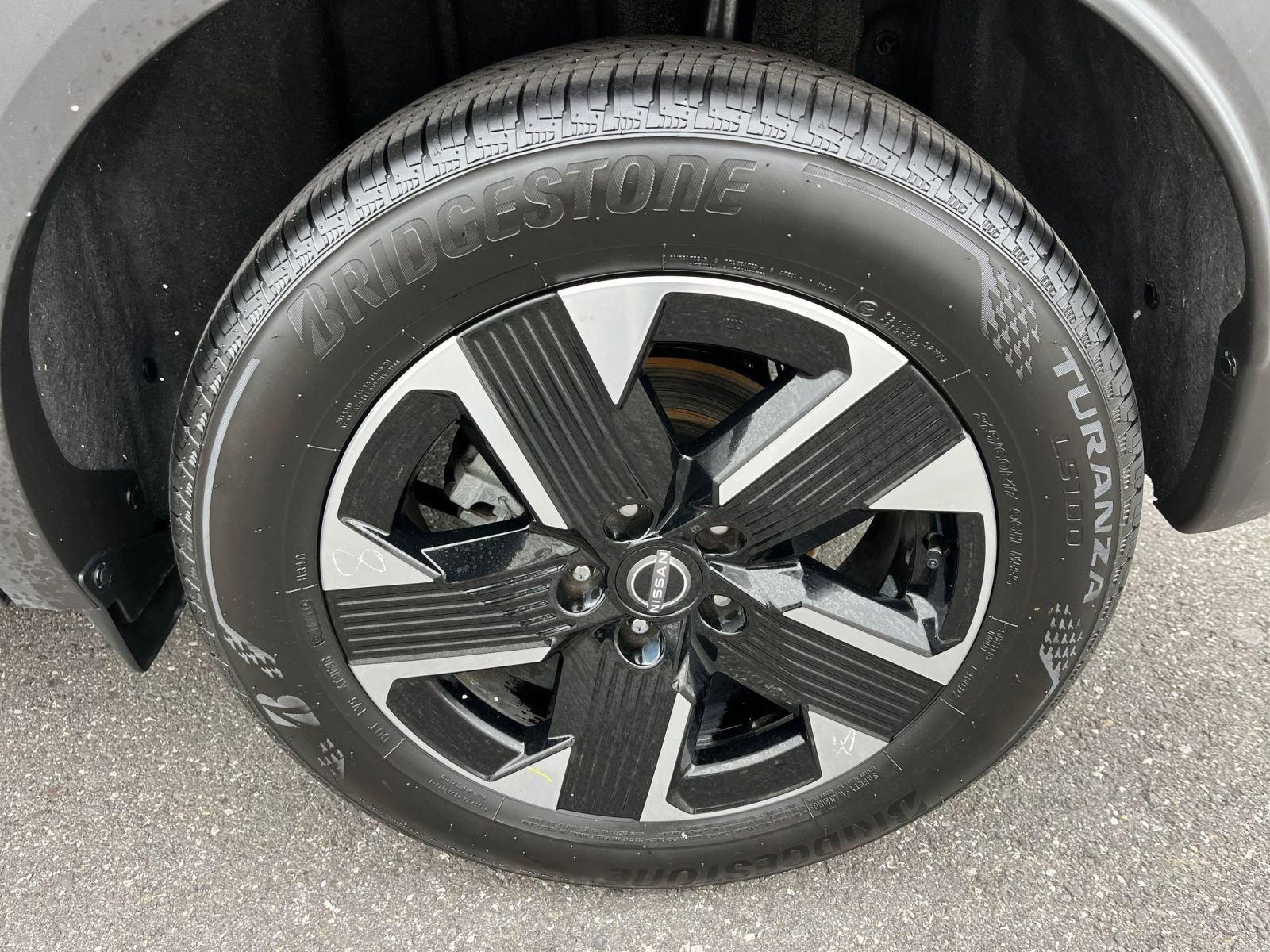 Used 2025 Nissan Kicks SV image 28