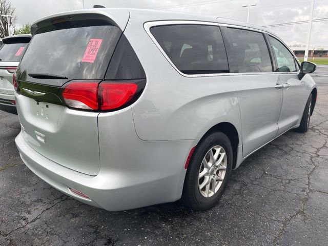 Used 2023 Chrysler Voyager LX FWD image 2