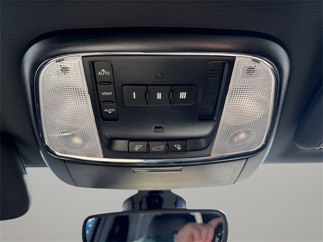 Used 2019 Jeep Grand Cherokee Altitude image 16
