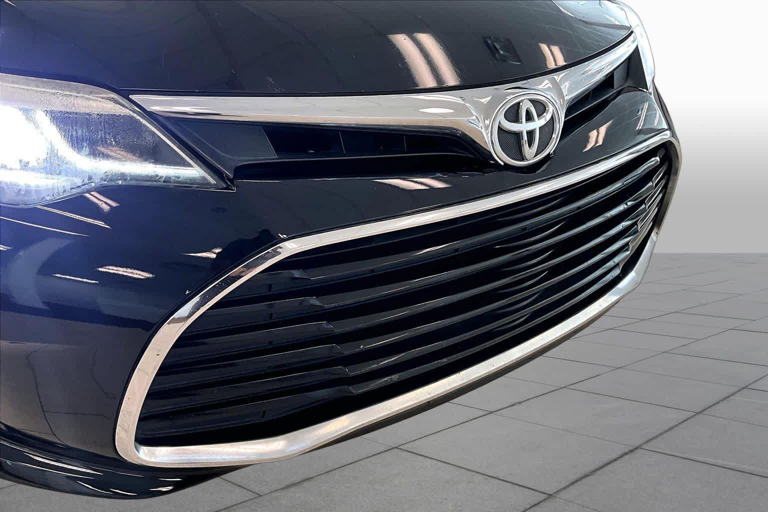 Used 2016 Toyota Avalon Touring FWD image 28