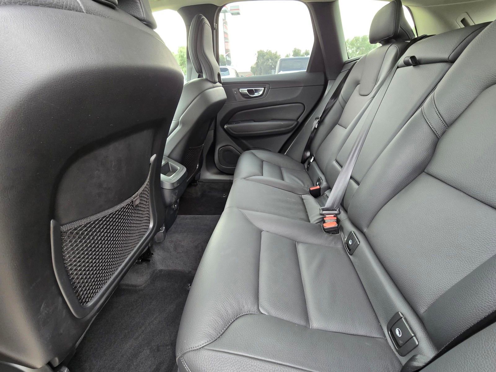 Used 2025 Volvo XC60 B5 Plus image 10