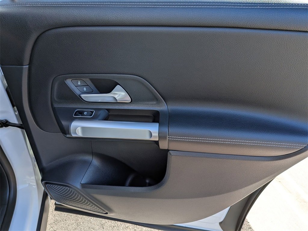 Used 2023 Mercedes-Benz GLB 250 image 10