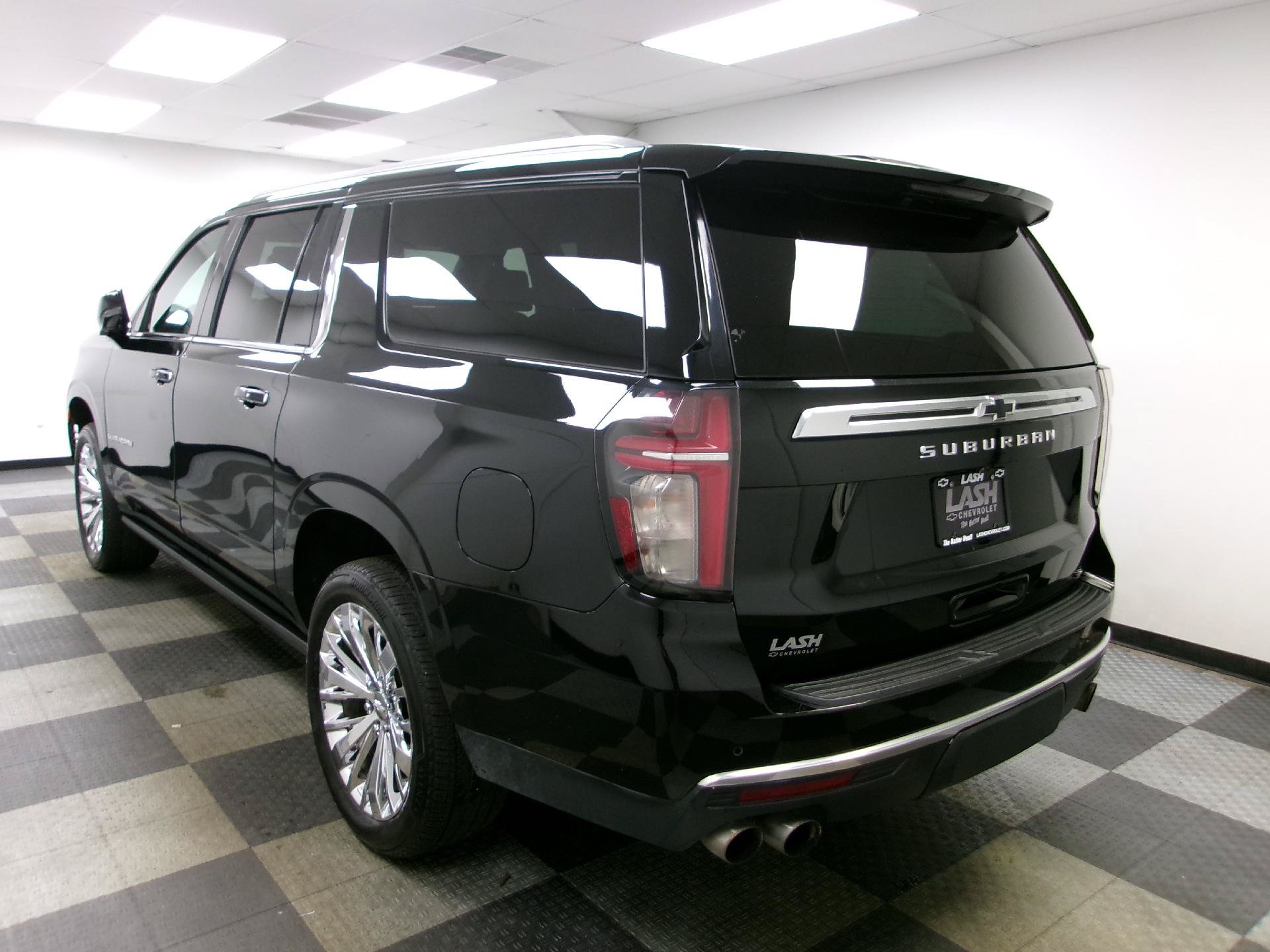 Used 2021 Chevrolet Suburban High Country w/ Premium Package AWD/4WD image 2