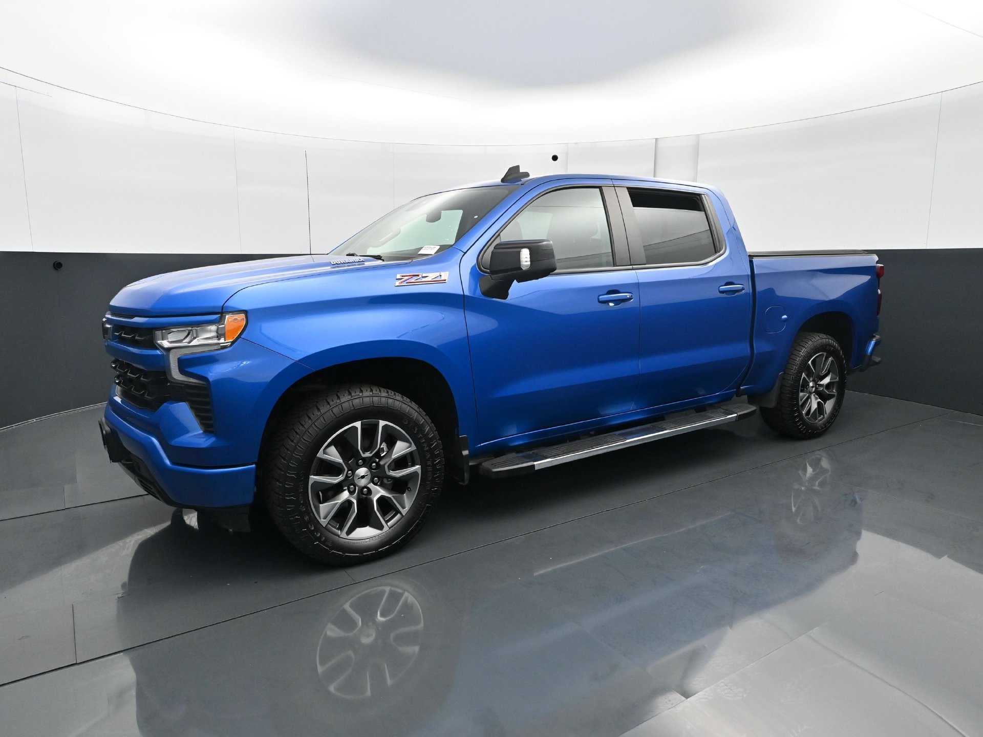 Used 2023 Chevrolet Silverado 1500 RST AWD/4WD image 2