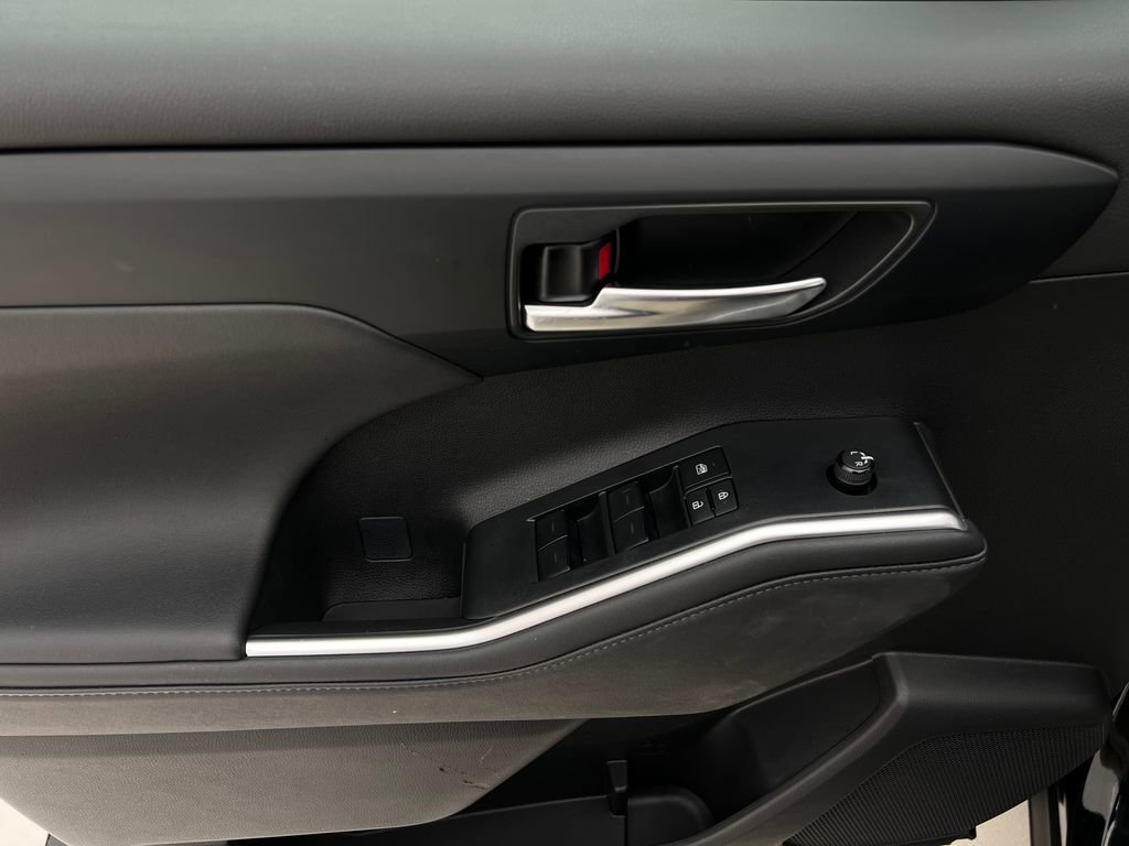 Used 2024 Toyota Highlander XLE image 25