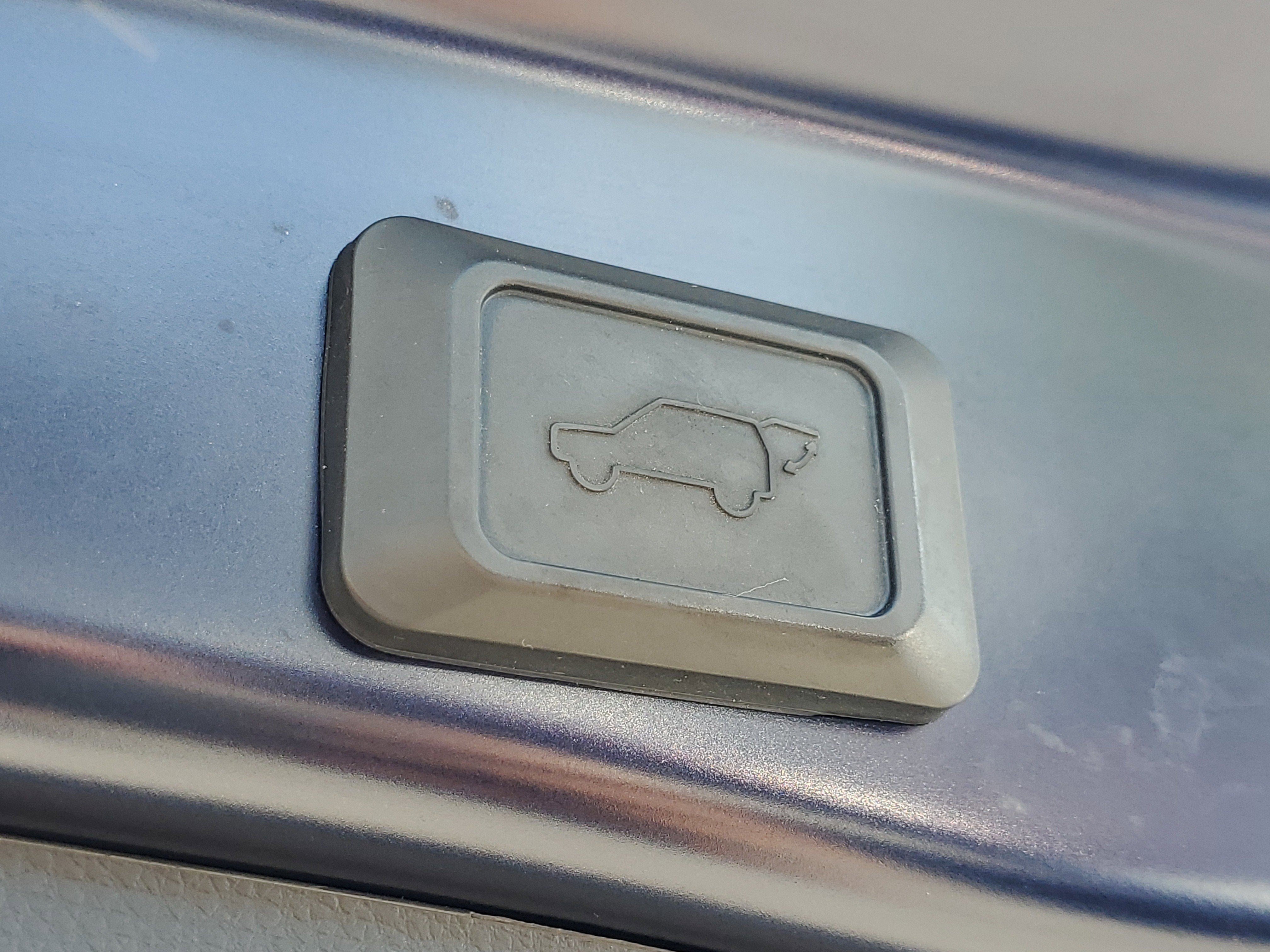 Used 2022 Toyota RAV4 XSE AWD/4WD image 10