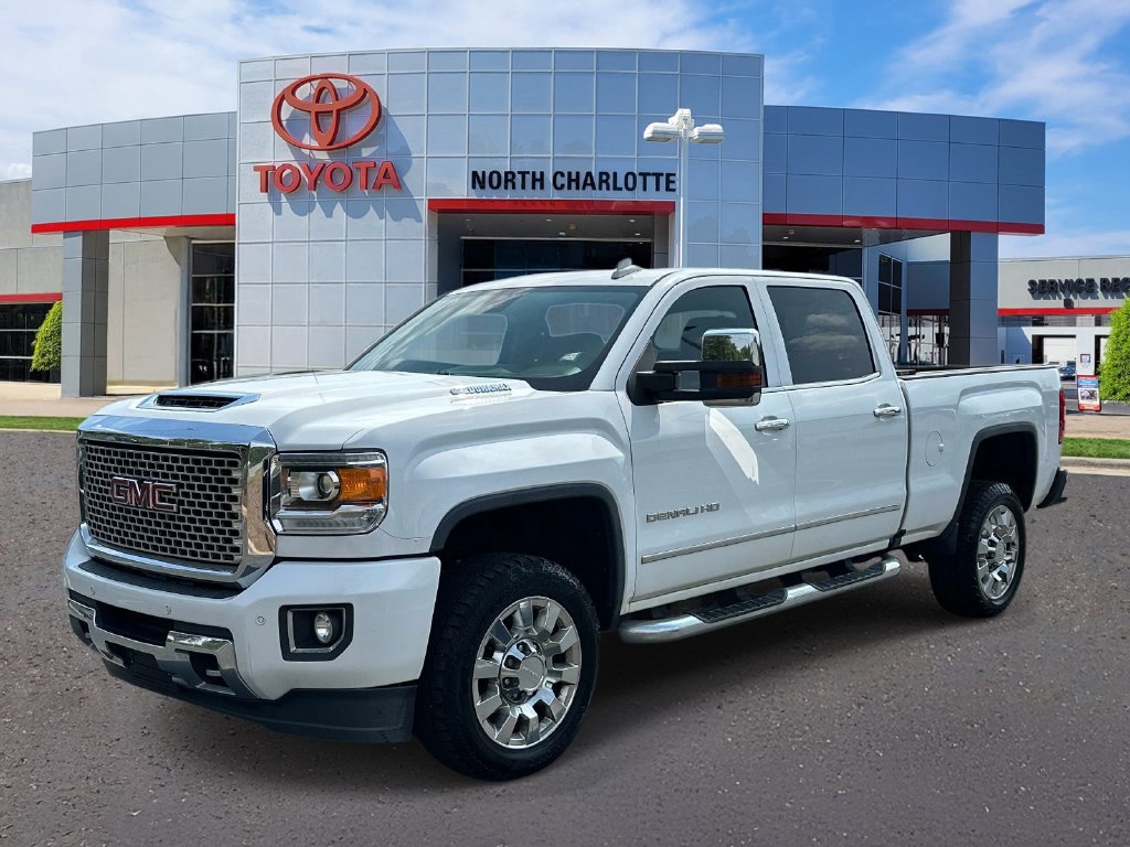 Used 2017 GMC Sierra 2500 Denali w/ Duramax Plus Package AWD/4WD image 3