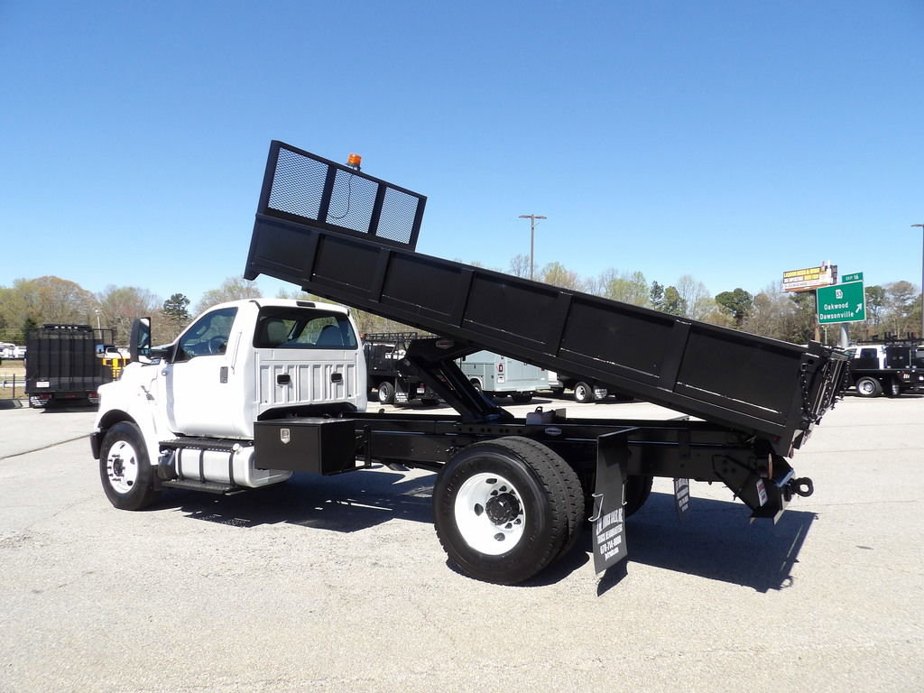 Used 2022 Ford F750 RWD image 4