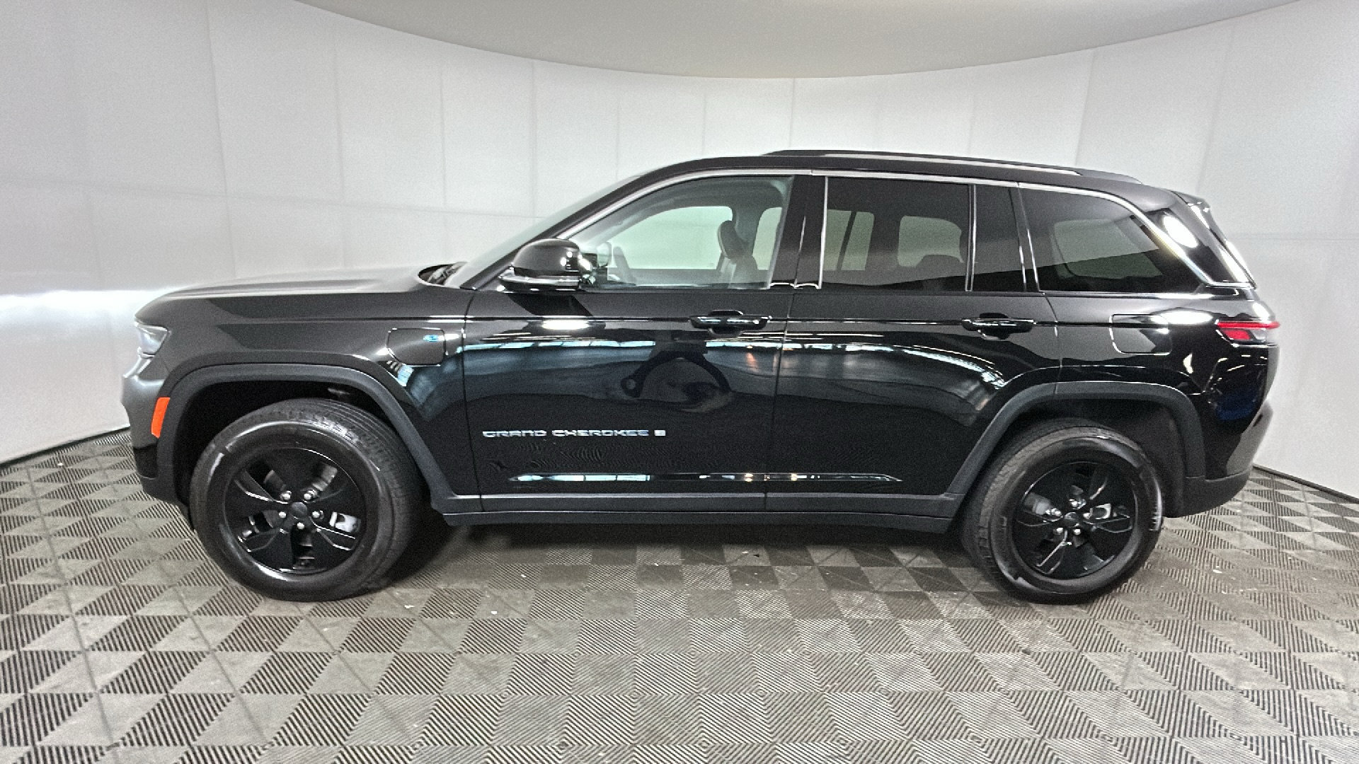 Used 2024 Jeep Grand Cherokee Limited 4xe AWD/4WD image 6