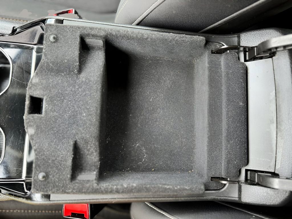 Used 2023 Jeep Grand Cherokee Laredo image 24