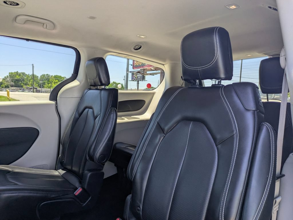 Used 2023 Chrysler Pacifica Touring-L FWD image 26