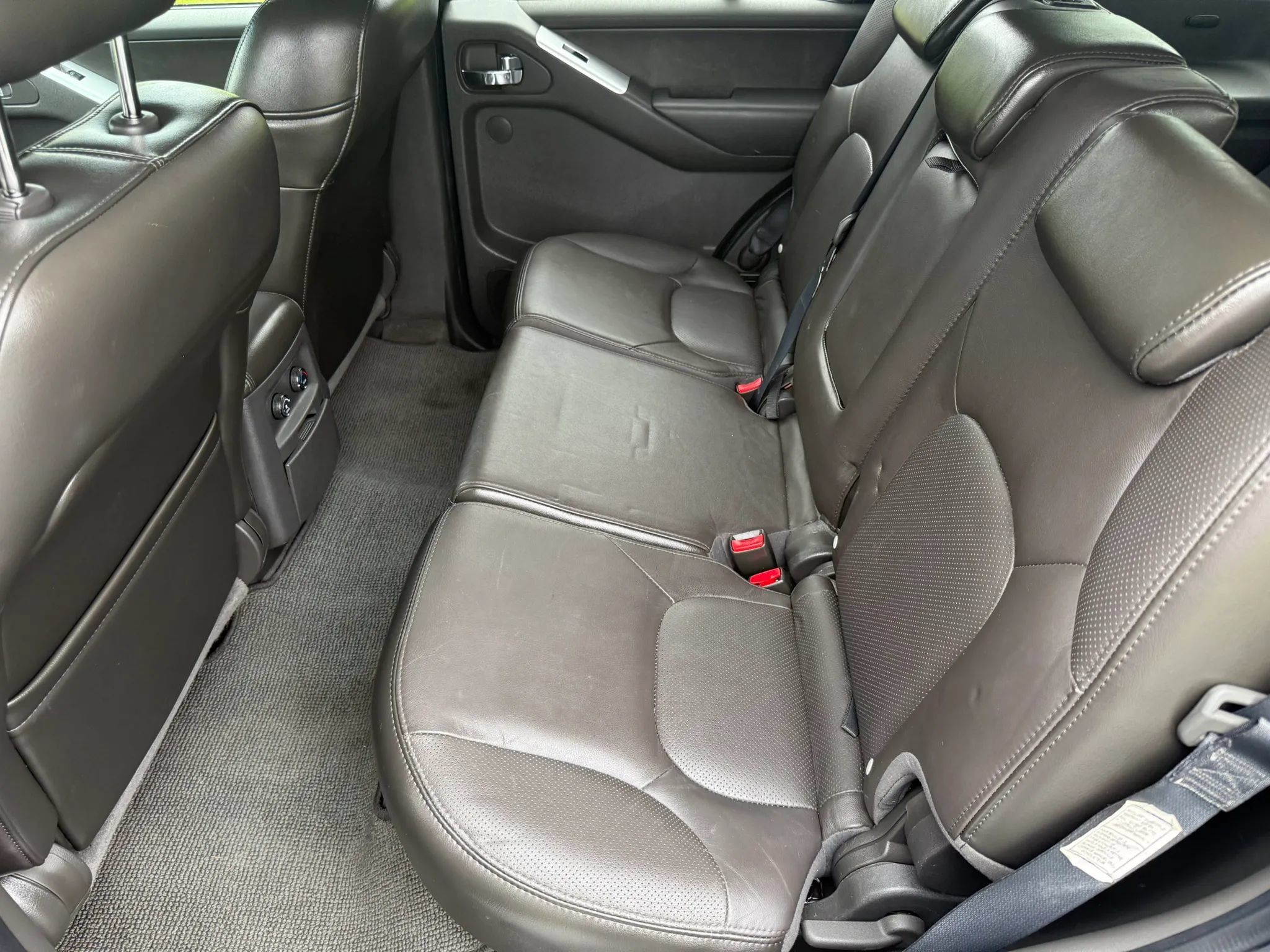 Used 2008 Nissan Pathfinder SE w/ Leather Pkg AWD/4WD image 10