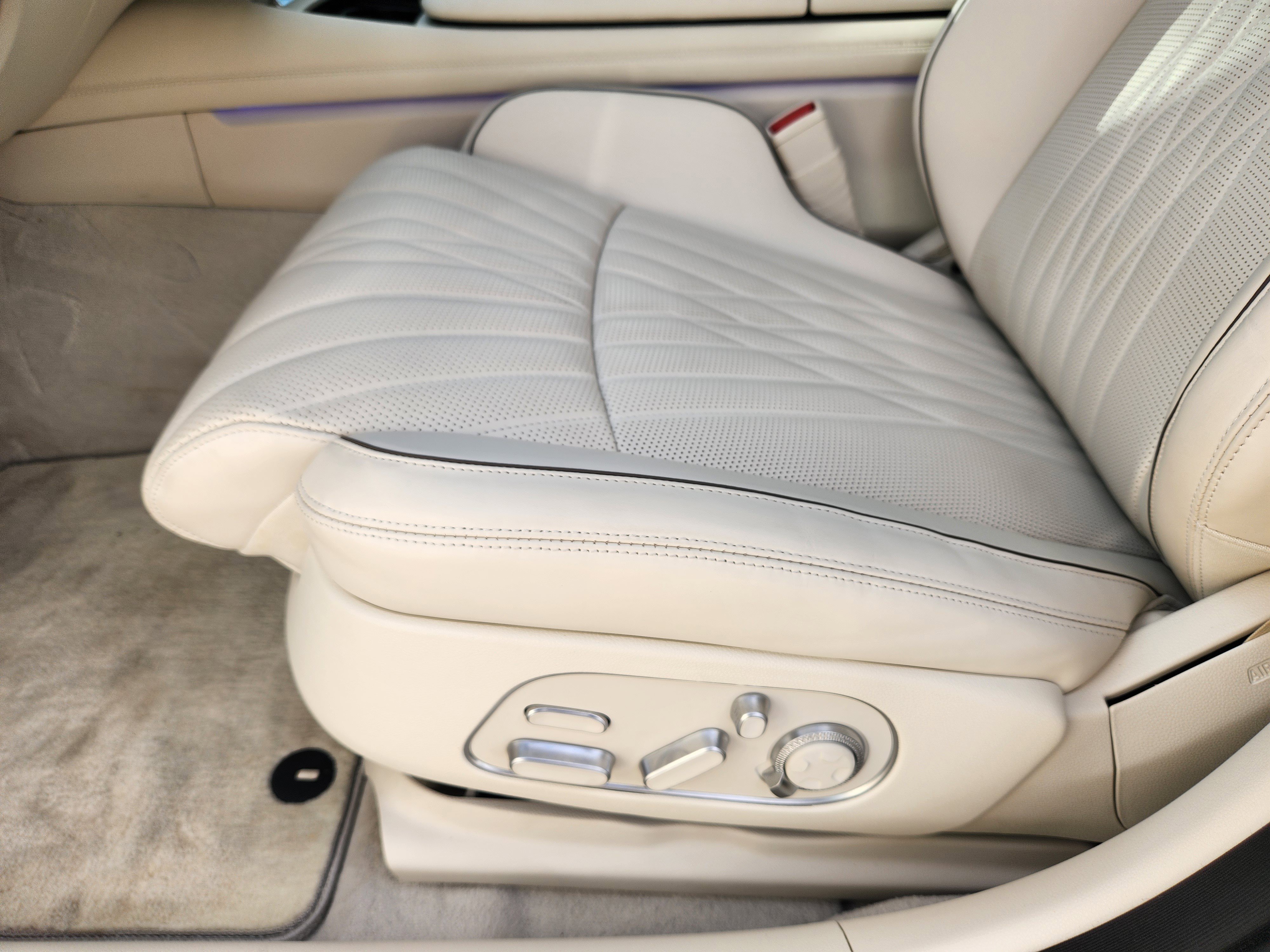 Used 2025 Genesis G90 3.5T image 26