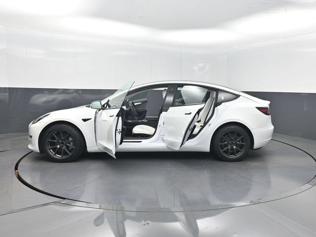Used 2022 Tesla Model 3 Standard Range RWD image 33