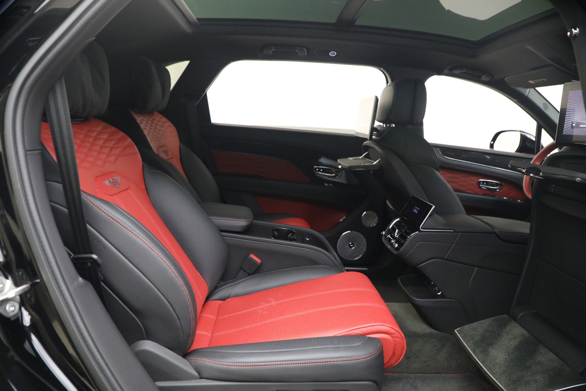 Used 2023 Bentley Bentayga Extended Wheelbase image 32