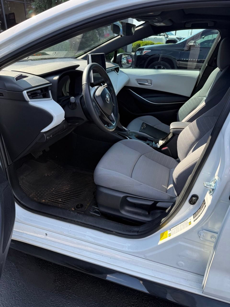 Used 2025 Toyota Corolla SE w/ SE Premium Package FWD image 11