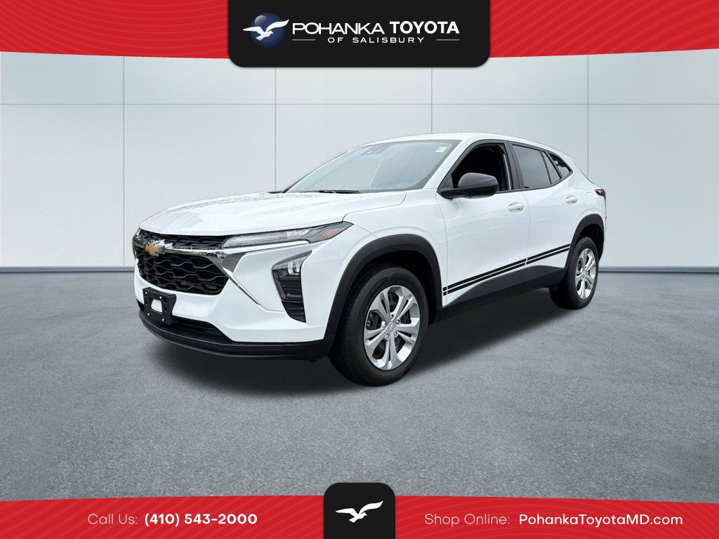 Used 2025 Chevrolet Trax LS FWD image 1