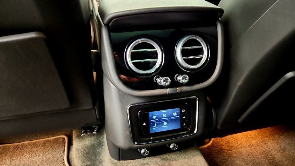 Used 2018 Bentley Bentayga AWD/4WD image 30