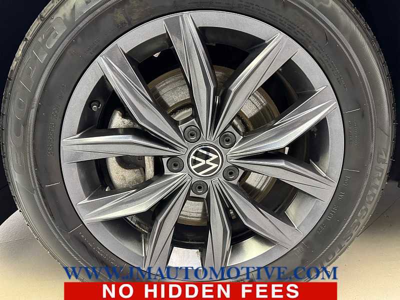 Used 2024 Volkswagen Tiguan SE image 9