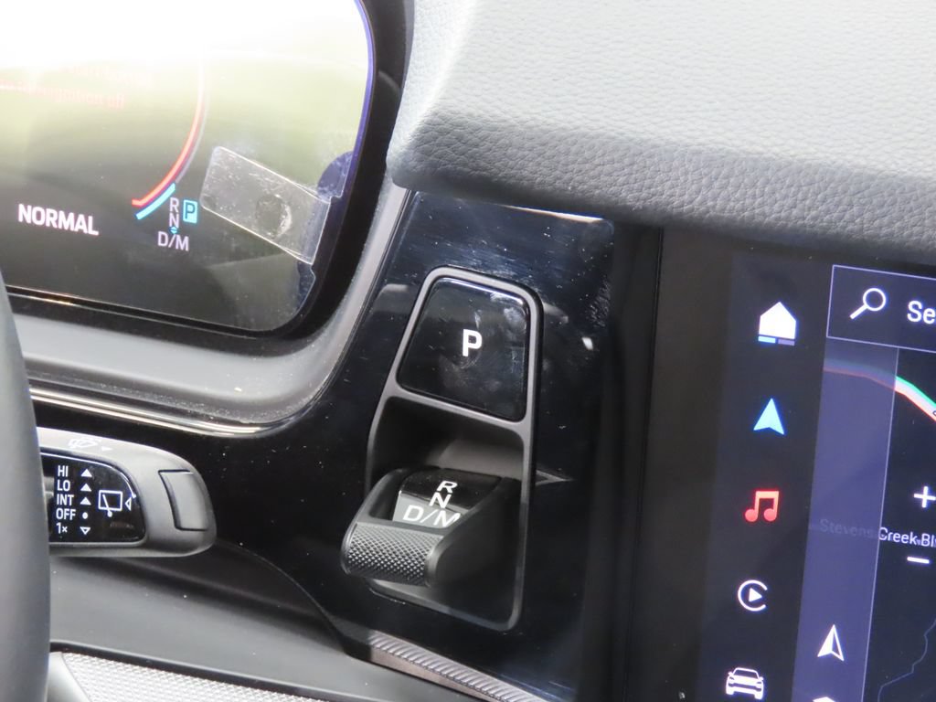 Certified 2024 Porsche Cayenne AWD/4WD image 25