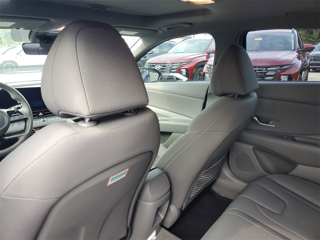 Used 2025 Hyundai Elantra SEL image 10