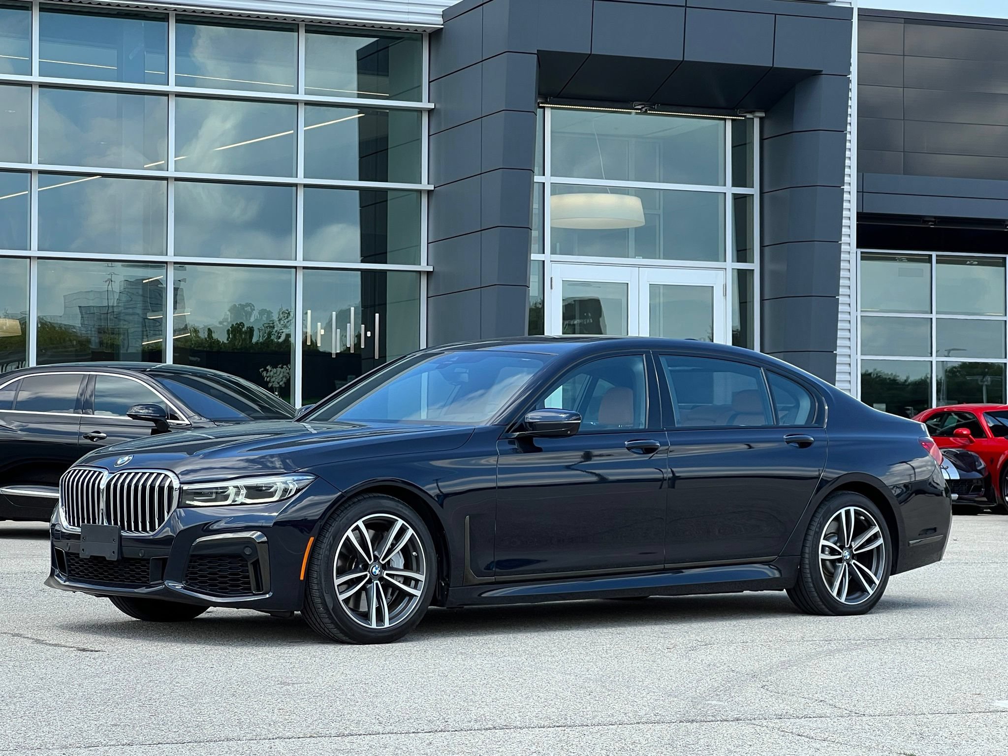 Used 2022 BMW 750i xDrive w/ Executive Package AWD/4WD image 9
