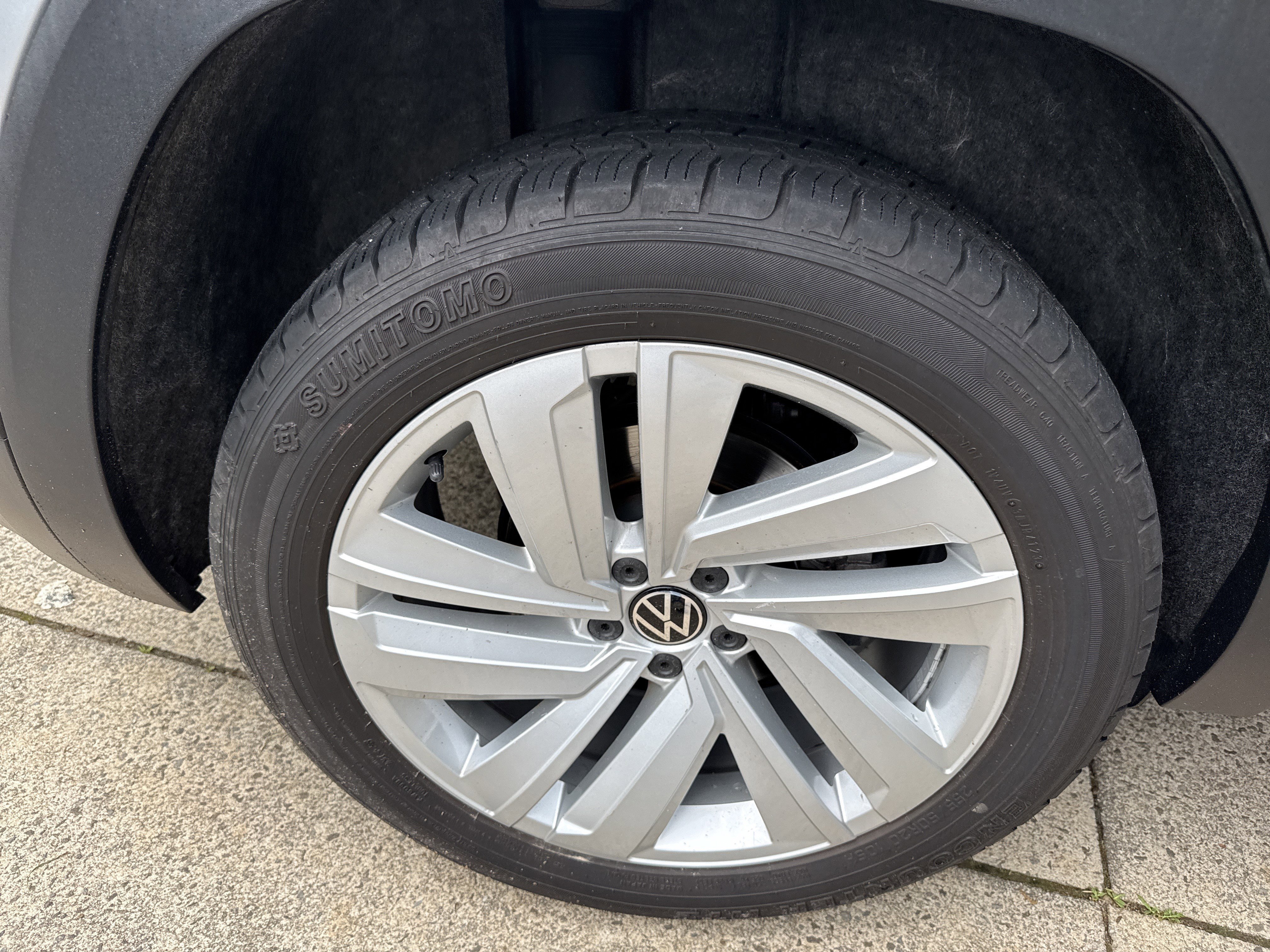 Used 2020 Volkswagen Atlas Cross Sport SE FWD image 17