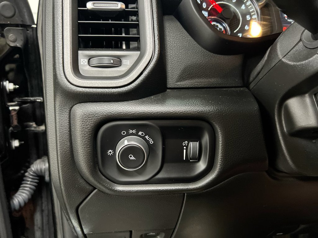 Used 2024 RAM 2500 Tradesman w/ Chrome Appearance Group AWD/4WD image 19