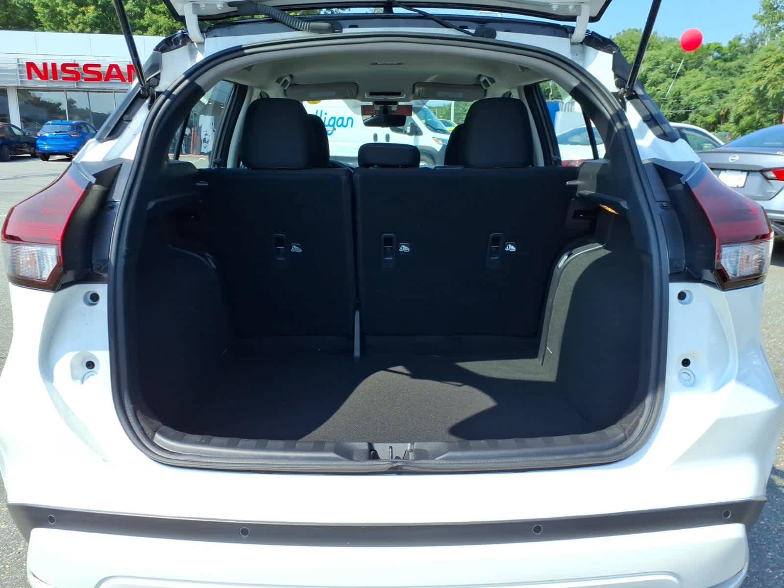 Certified 2023 Nissan Kicks SV w/ Interior Electronics Package FWD image 16