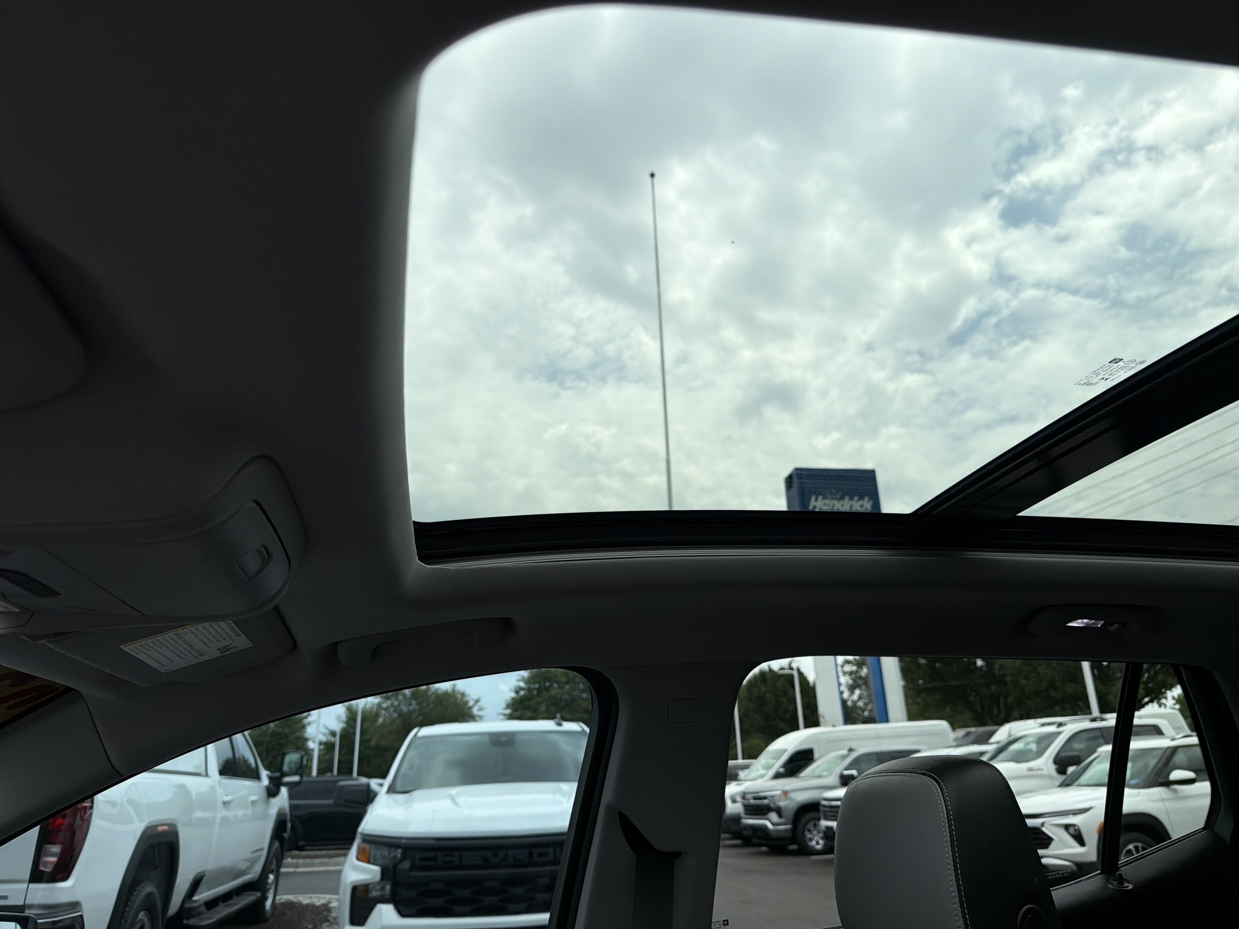 Used 2023 GMC Terrain SLT w/ Tech Package FWD image 28