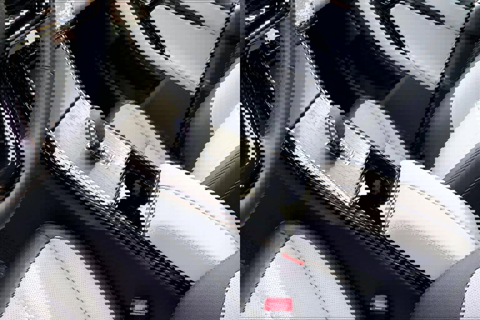 Used 2026 Land Rover Range Rover Evoque Dynamic SE image 16