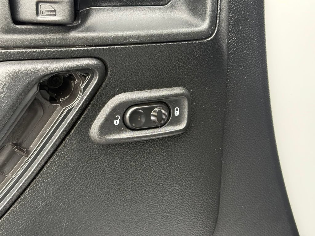 Used 2018 Jeep Wrangler Unlimited Sahara AWD/4WD image 30