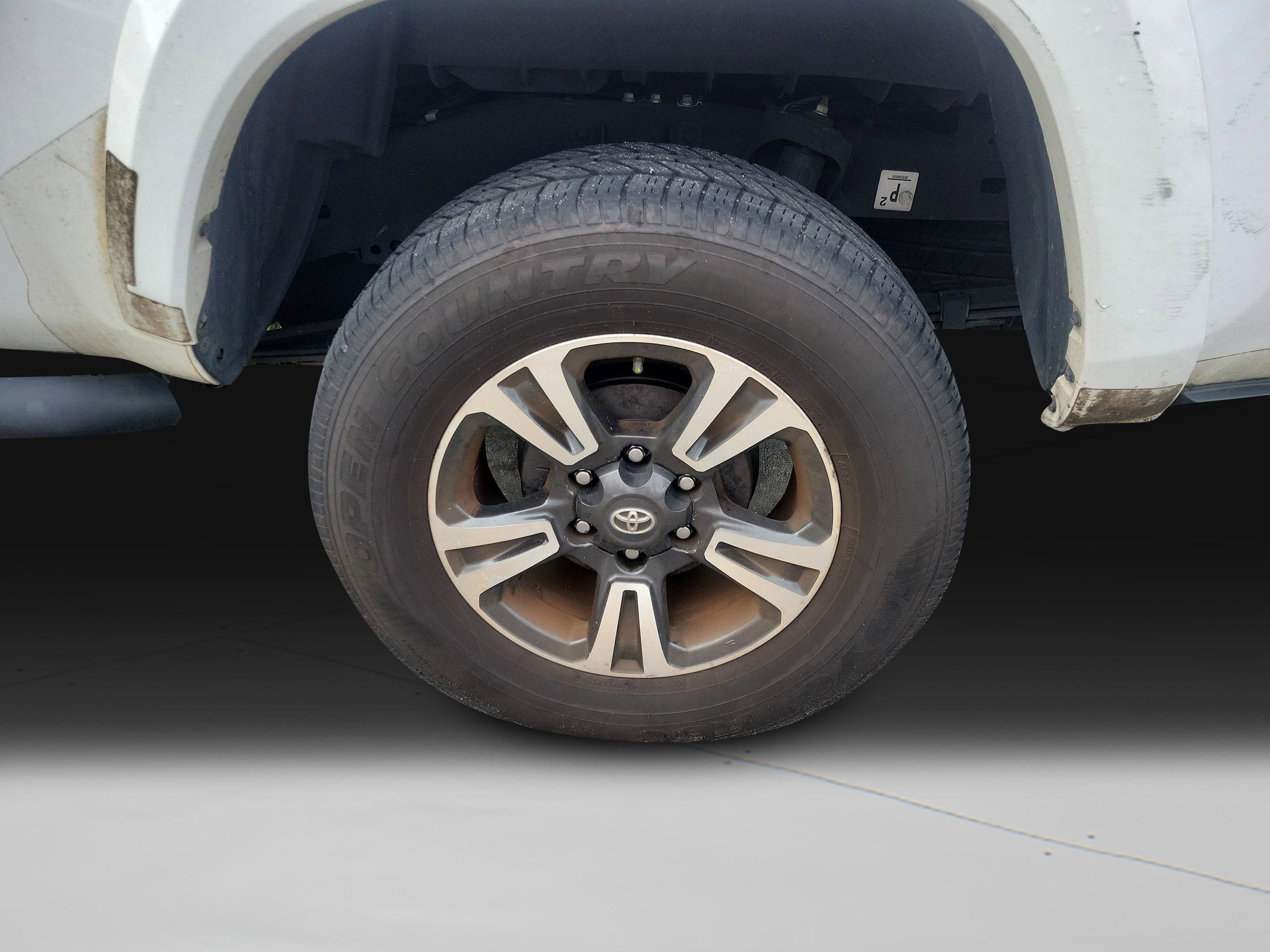 Used 2018 Toyota Tacoma TRD Sport RWD image 24