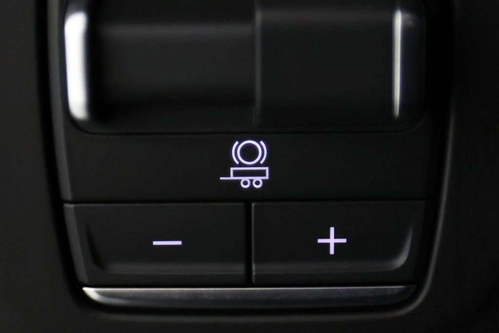 Used 2026 Cadillac Escalade V w/ LPO, ONYX Package image 30