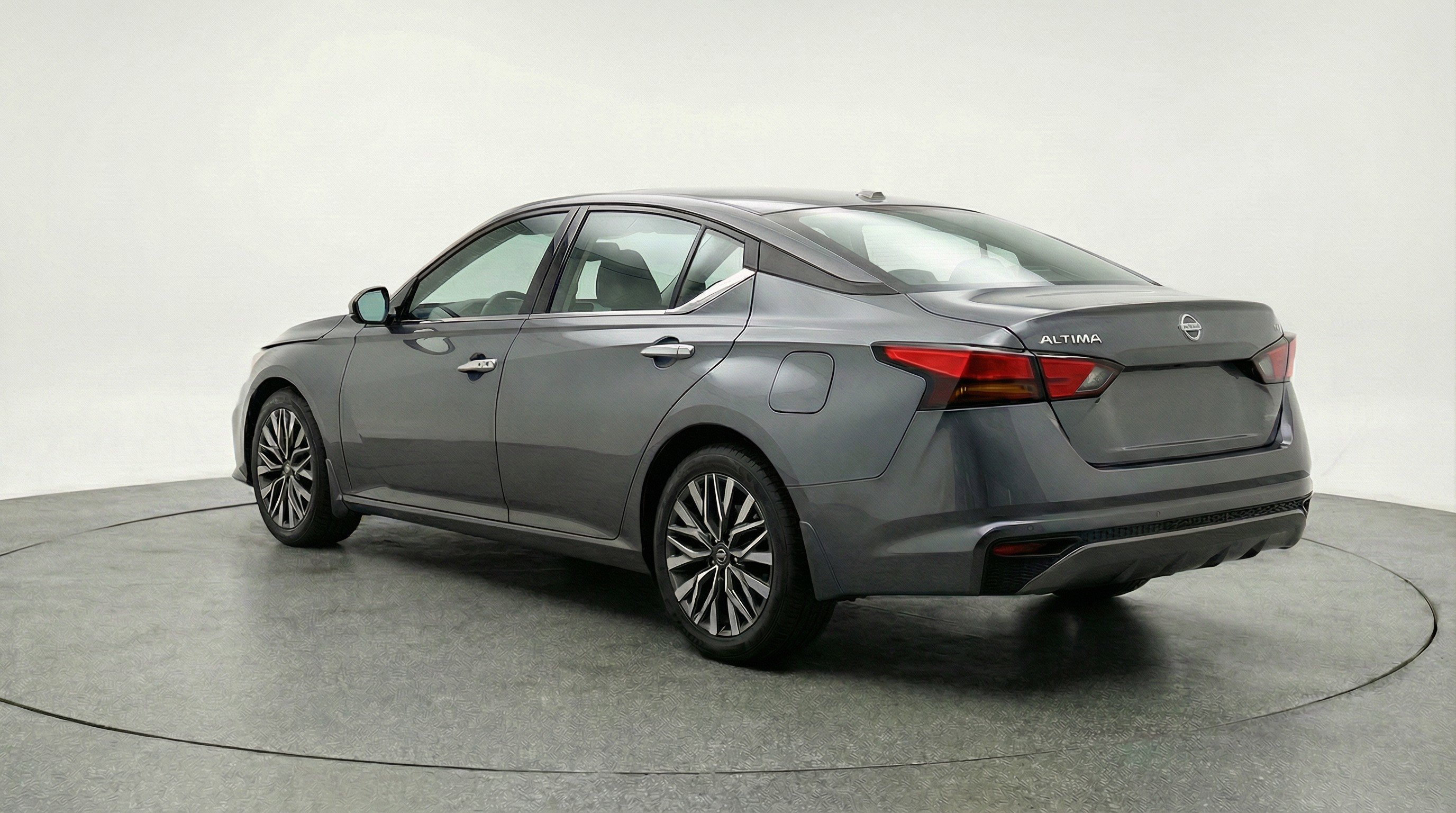 Used 2025 Nissan Altima 2.5 SV image 6